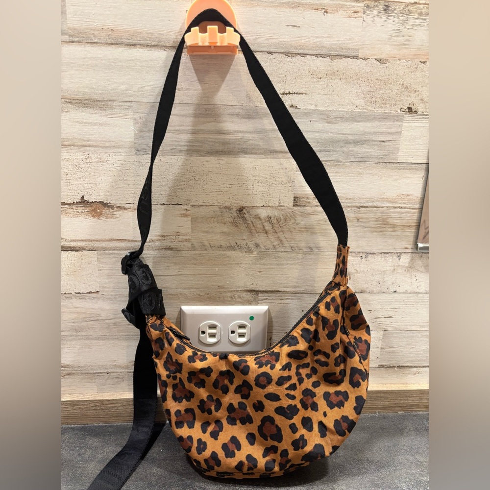 Small Baggu crescent bag